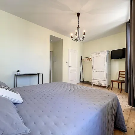 Jaune Lumineuse Avec Salle D'eau Privative A - Fr-1-582-489 Saugues